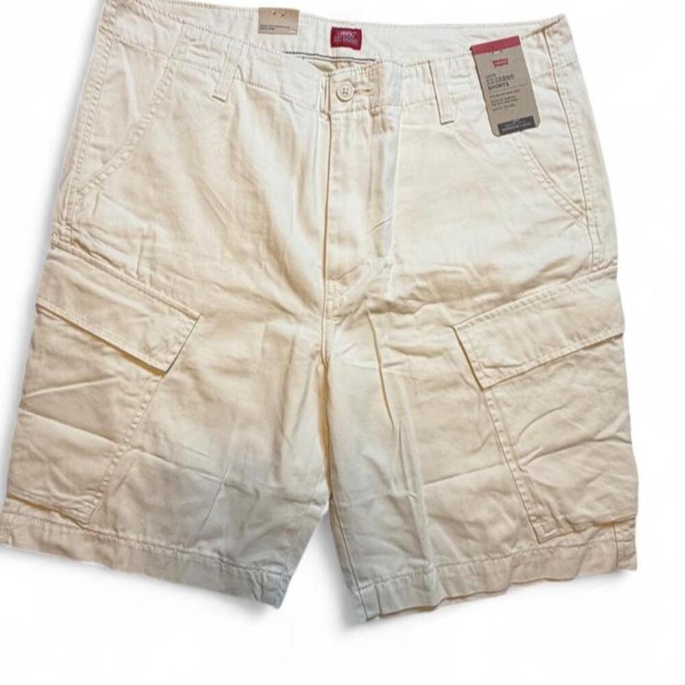 Levi's cream cargo shorts size 36 brand new with tags